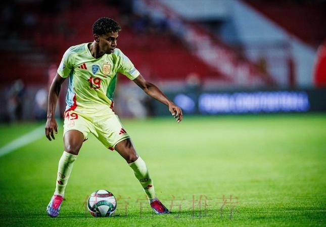 阿拉巴:莱万是世界最佳前锋之一 他再次证明自己 阿拉巴:莱万是世界最佳前锋之一 他再次证明自己